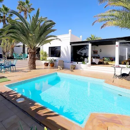 Jazmin, 3 Bed In Mojones Puerto del Carmen (Lanzarote)
