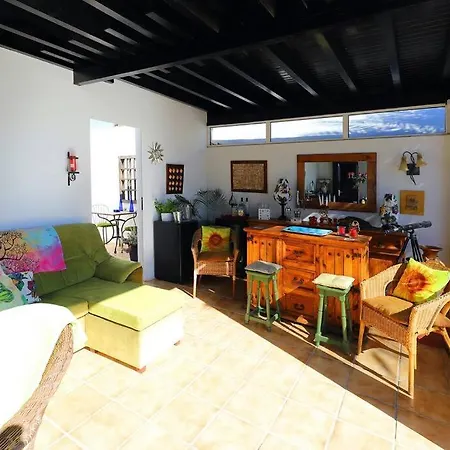 Tatil Evi Jazmin, 3 Bed In Mojones Puerto del Carmen (Lanzarote)